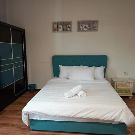 Melaka Beachfront Villa With Pool Extérieur photo