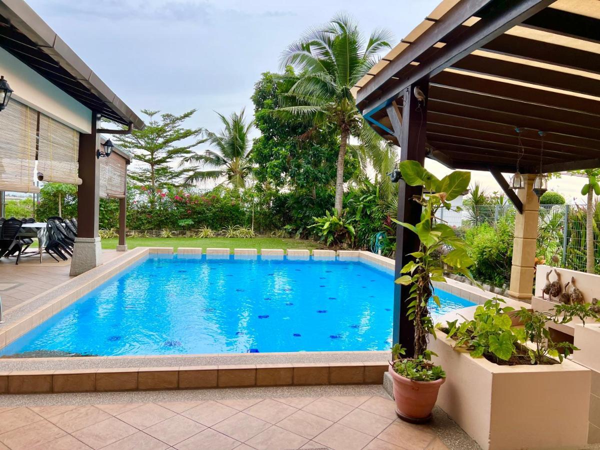 Melaka Beachfront Villa With Pool Extérieur photo