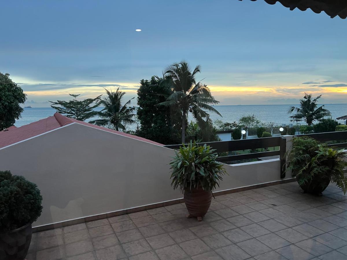 Melaka Beachfront Villa With Pool Extérieur photo