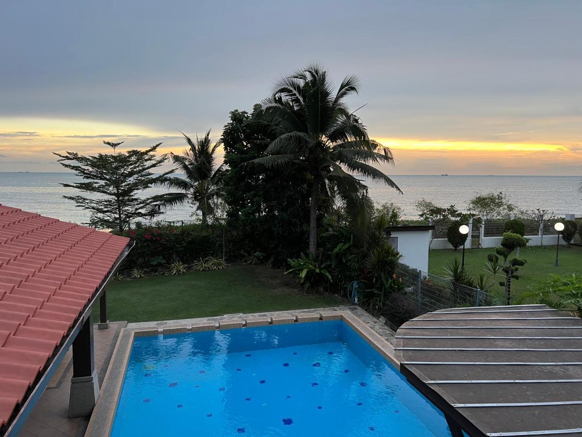 Melaka Beachfront Villa With Pool Extérieur photo