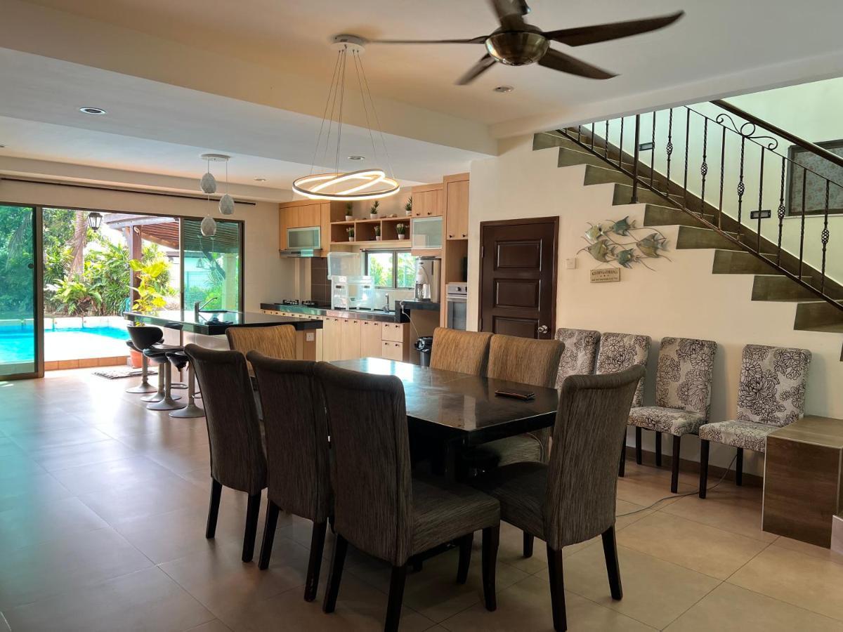 Melaka Beachfront Villa With Pool Extérieur photo