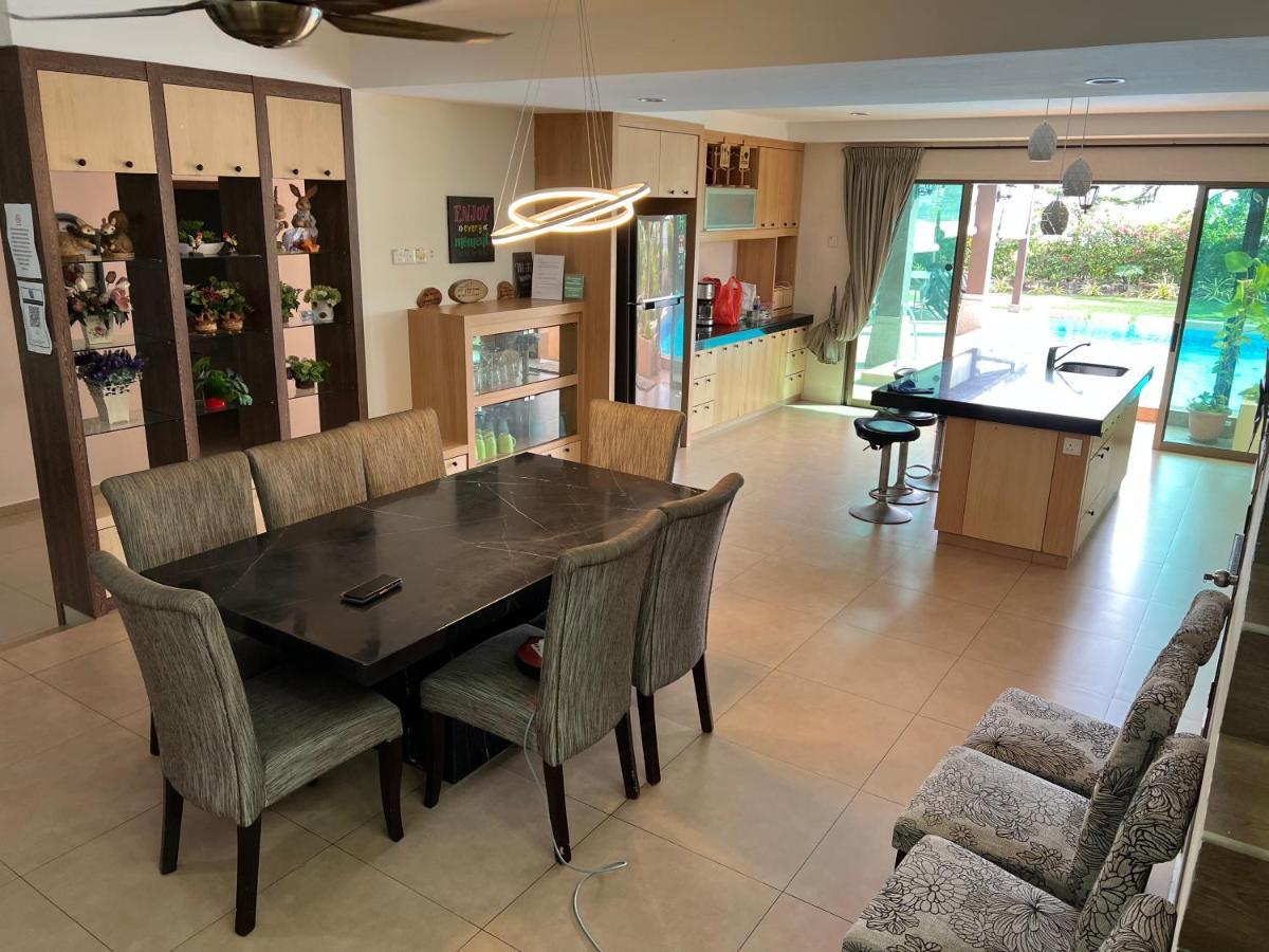 Melaka Beachfront Villa With Pool Extérieur photo