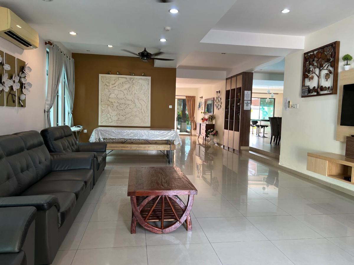 Melaka Beachfront Villa With Pool Extérieur photo