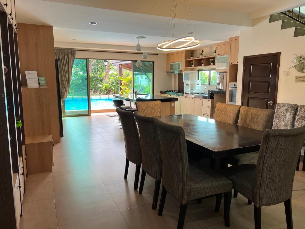 Melaka Beachfront Villa With Pool Extérieur photo