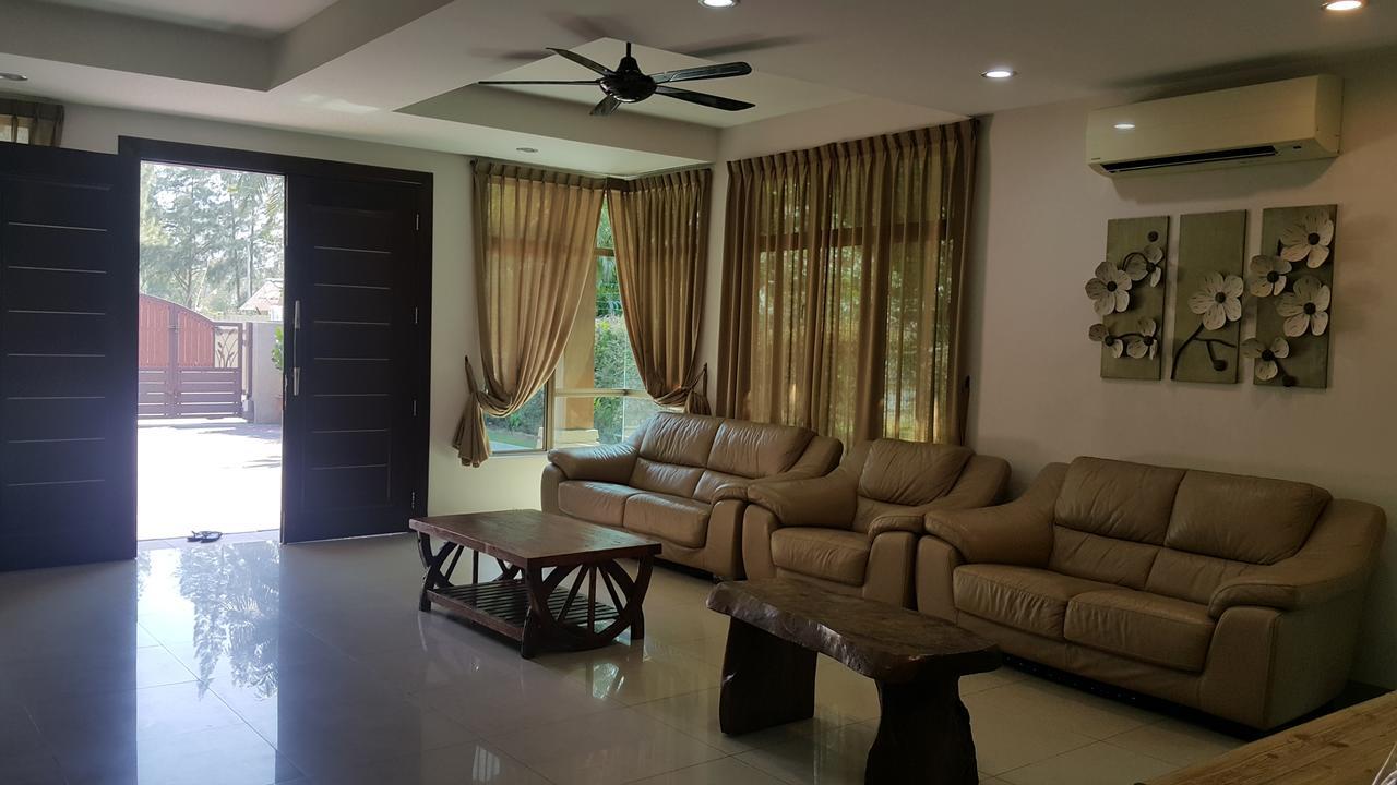 Melaka Beachfront Villa With Pool Extérieur photo