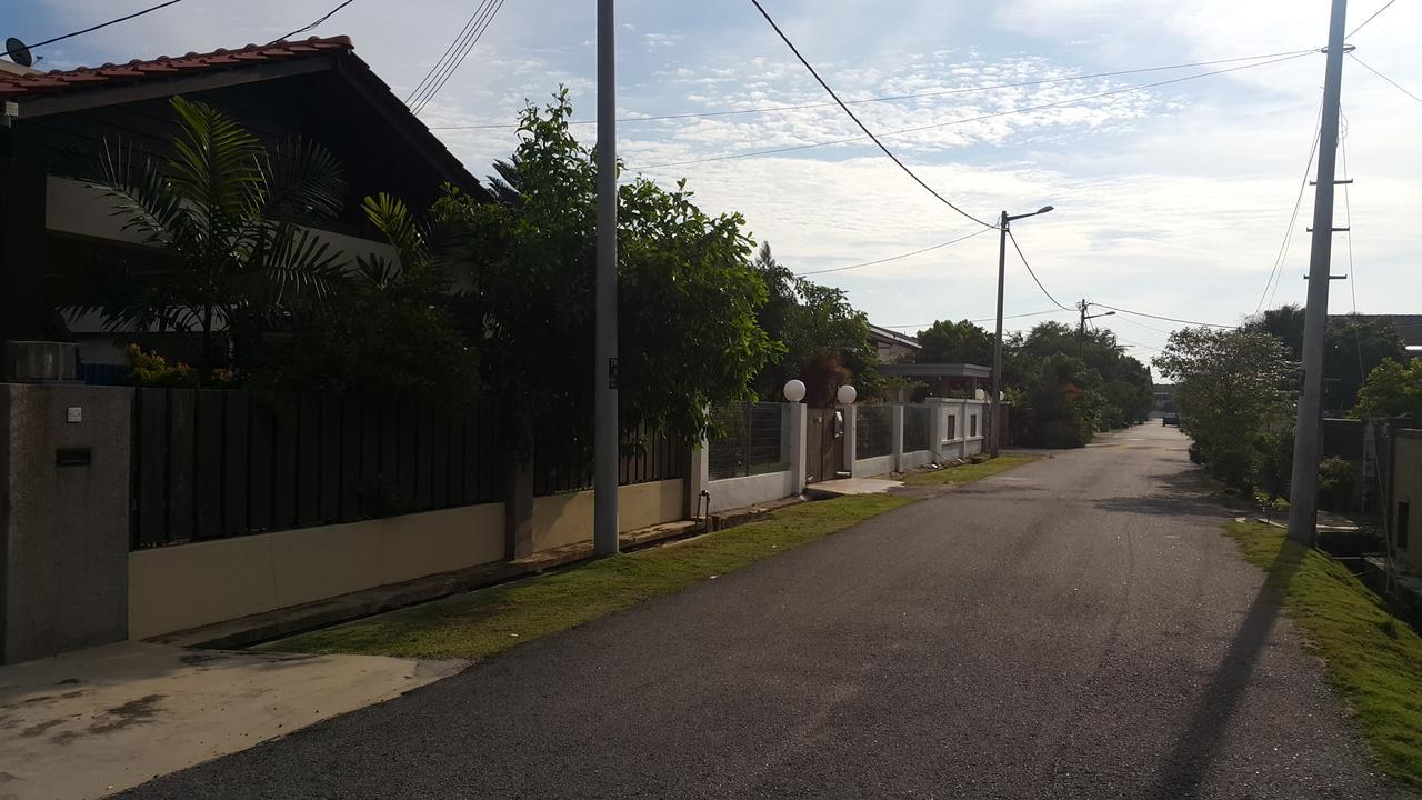 Melaka Beachfront Villa With Pool Extérieur photo