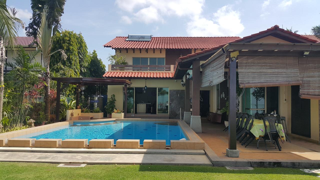 Melaka Beachfront Villa With Pool Extérieur photo