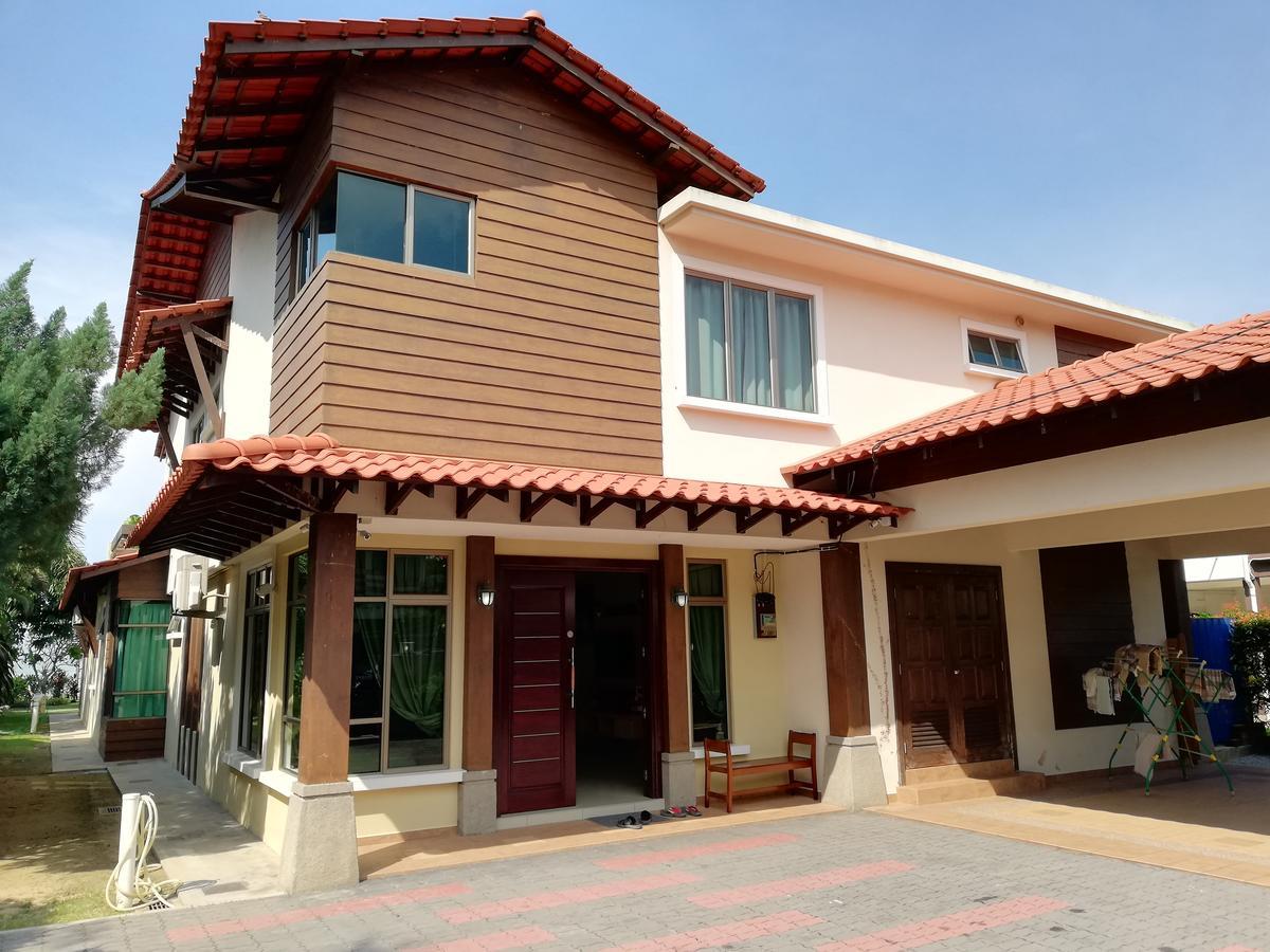 Melaka Beachfront Villa With Pool Extérieur photo